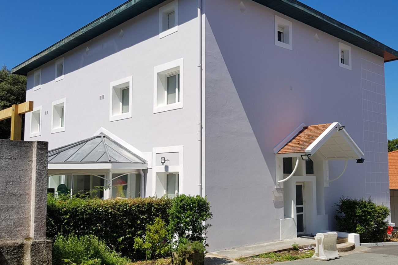 
avant-ravalement-facade-peintures-exterieures-peinture-boiserie-peintre-bayonne-anglet-biarritz-alentours-bab-peintures-