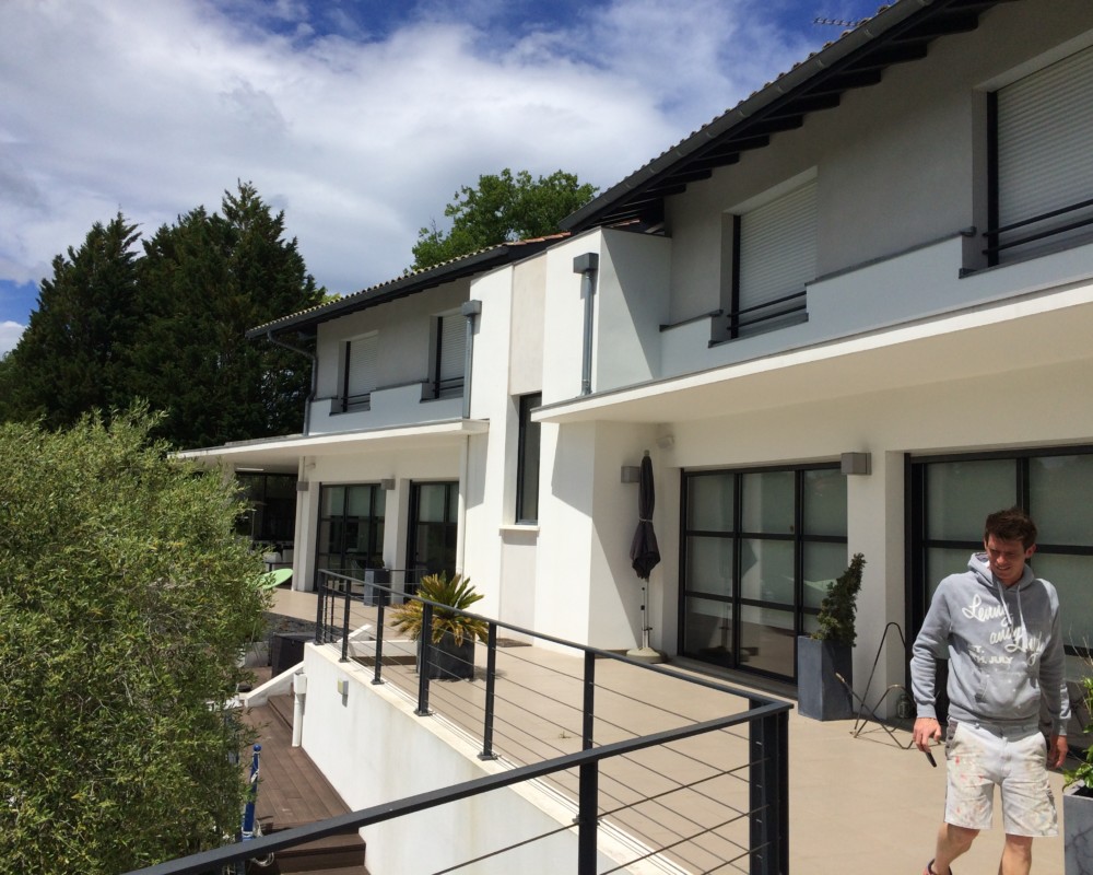 Rénovation des peintures extérieures et intérieures d’une villa à Biarritz
