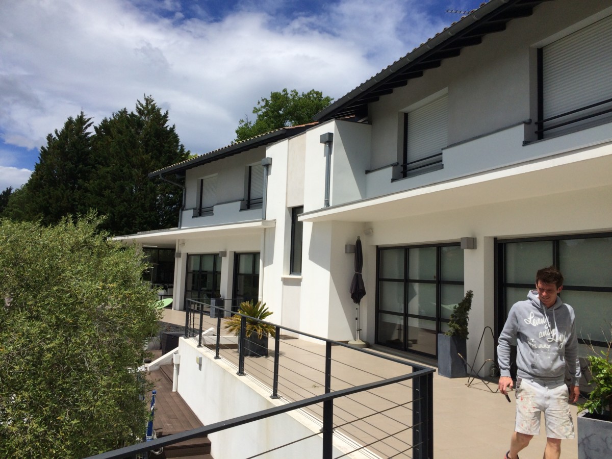 Rénovation des peintures extérieures et intérieures d’une villa à Biarritz